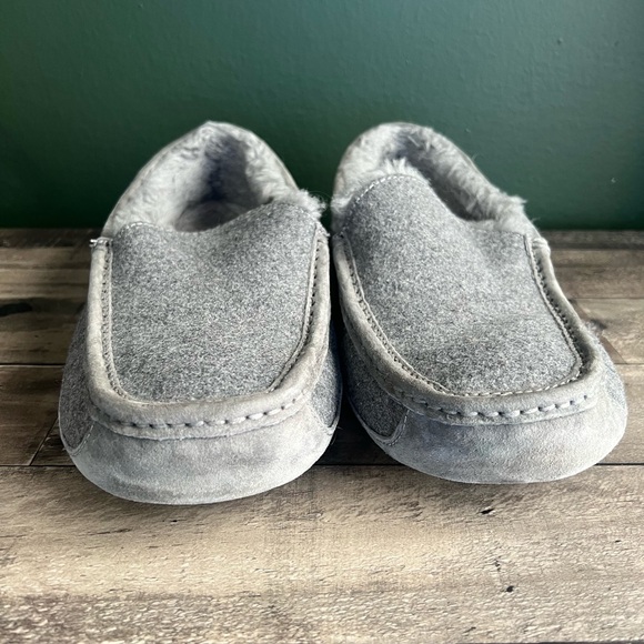 UGG Ascot Slippers - Picture 2 of 5